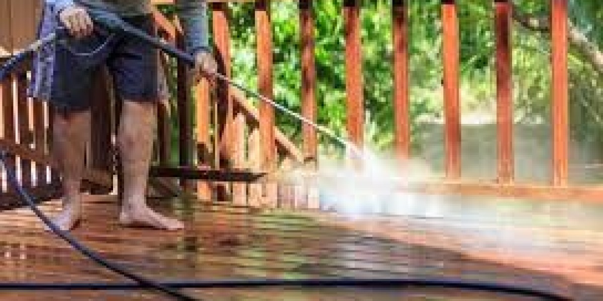 What's the Best Way to Clean Your Deck? Find Out Now!