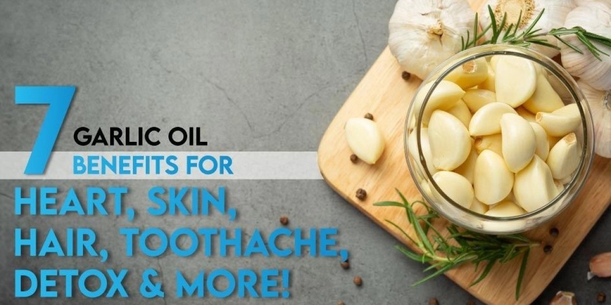 7 Garlic Oil Benefits For Heart, Skin, Hair, Toothache, Detox And More!