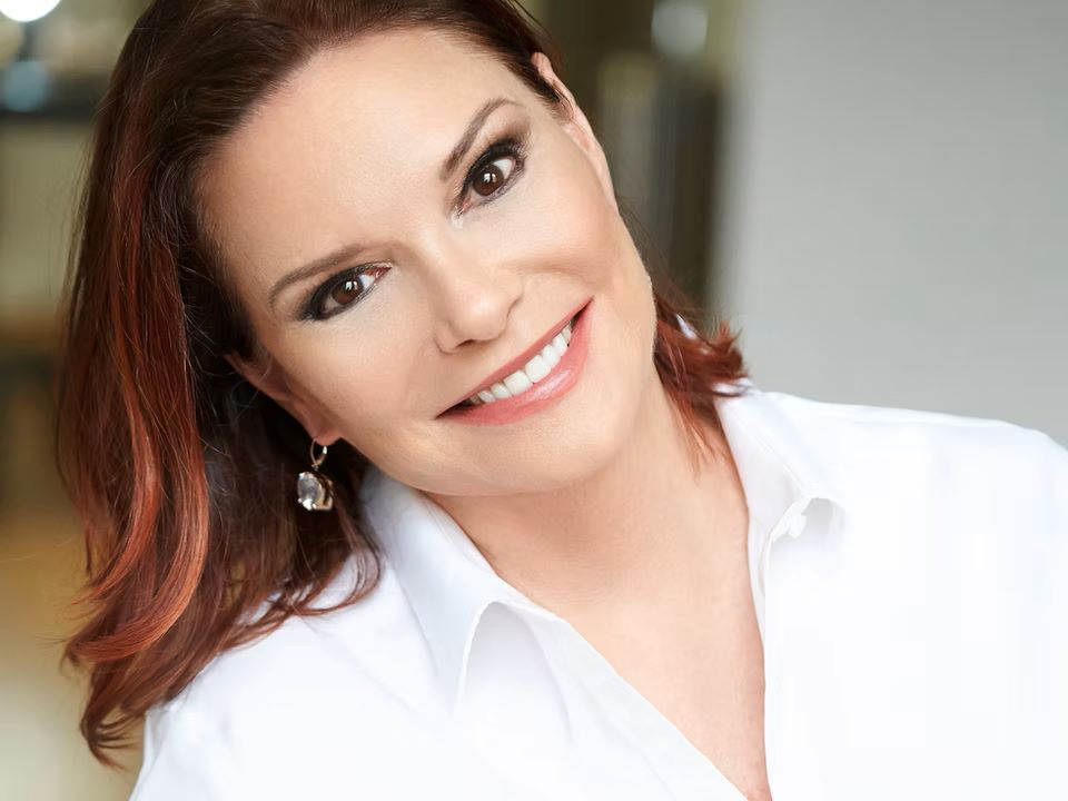 Beth Minardi Signature: The Secret Behind Celebrities’ Perfect Hair Color - DDN Property