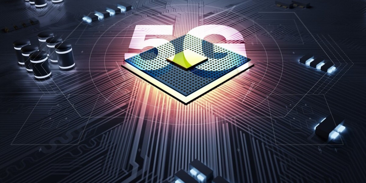 How is the increasing global demand for faster data speeds influencing the 5G chipset market's direction?