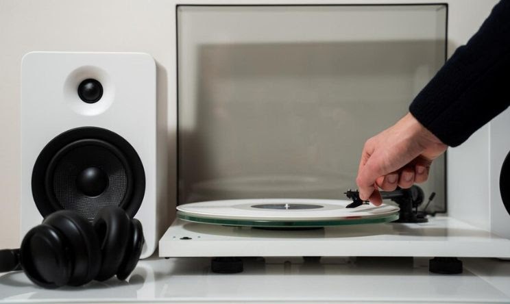Unlocking Pure Sound: Linn Turntables & High-End Speakers