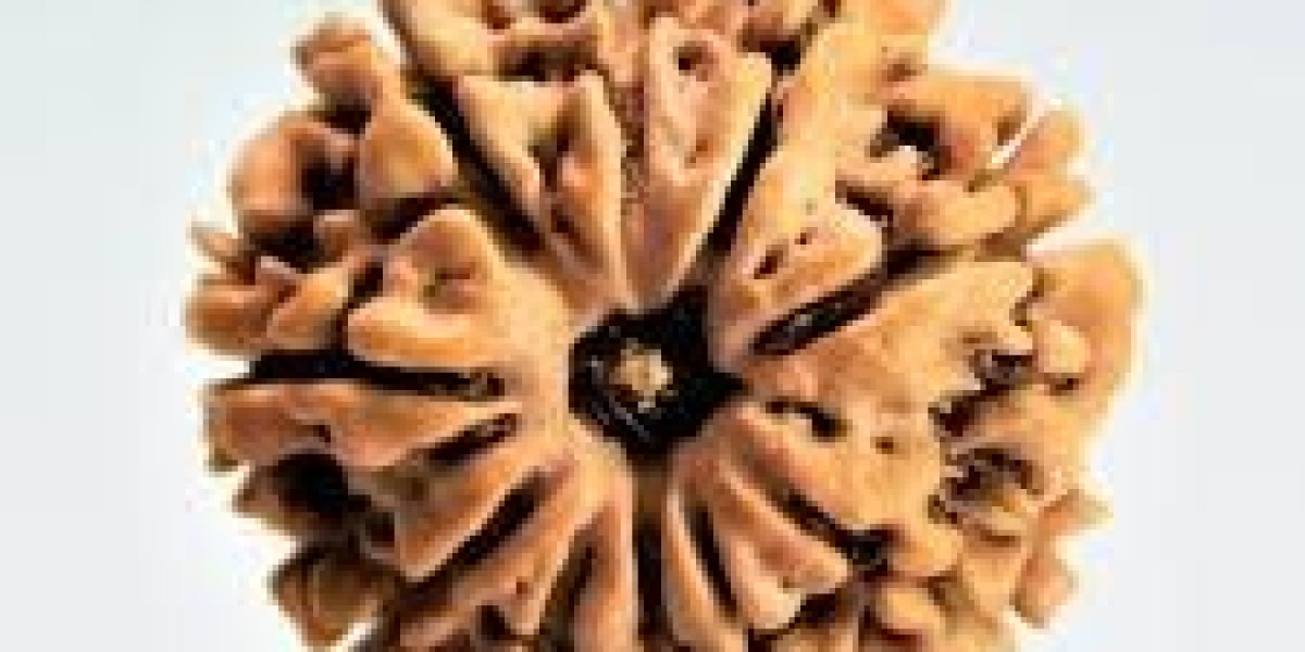 Which god is associated with the 11 Mukhi Rudraksha?