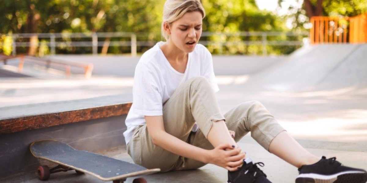 Causes of Knee and Hip Pain and How You Treat It