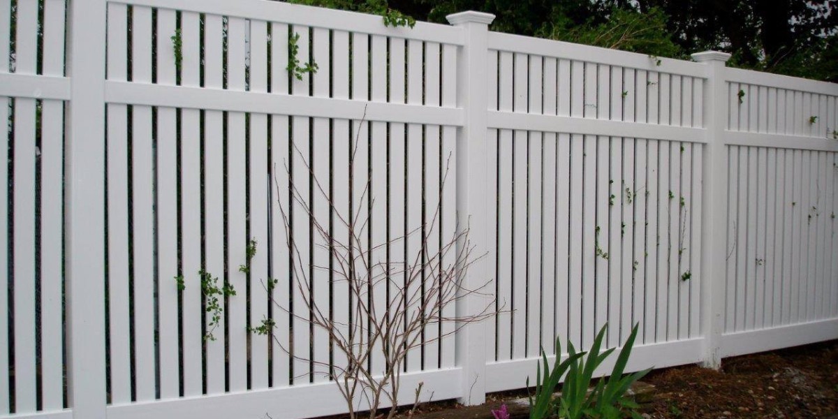 Wood Fence Installation in Philadelphia: Costs, Benefits & Pro Tips