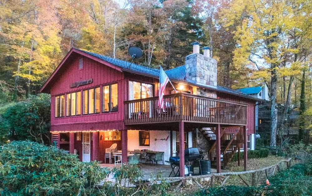 Hidden Lakeside Escapes: Stay at Lake Glenville