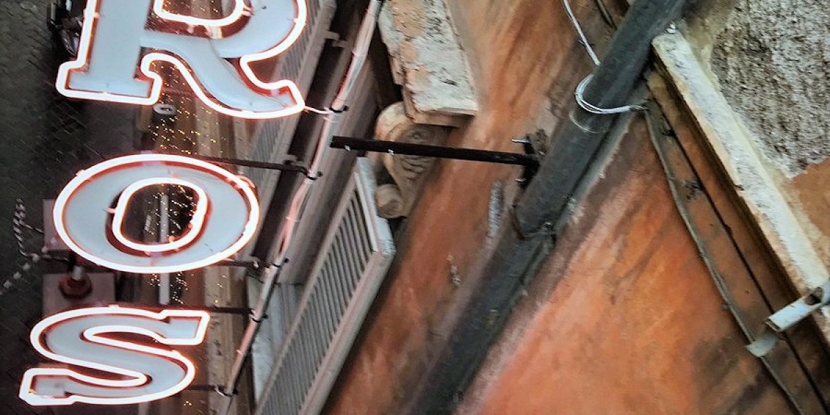 Attira più clienti immediatamente: Il potere delle insegne al neon Roma per i negozi