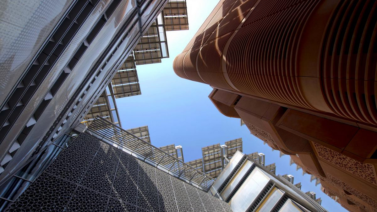 Masdar City Drives Change: The Future of Eco-Urban Transport | by Jibril Bahij Arian | Jun, 2025 | Medium