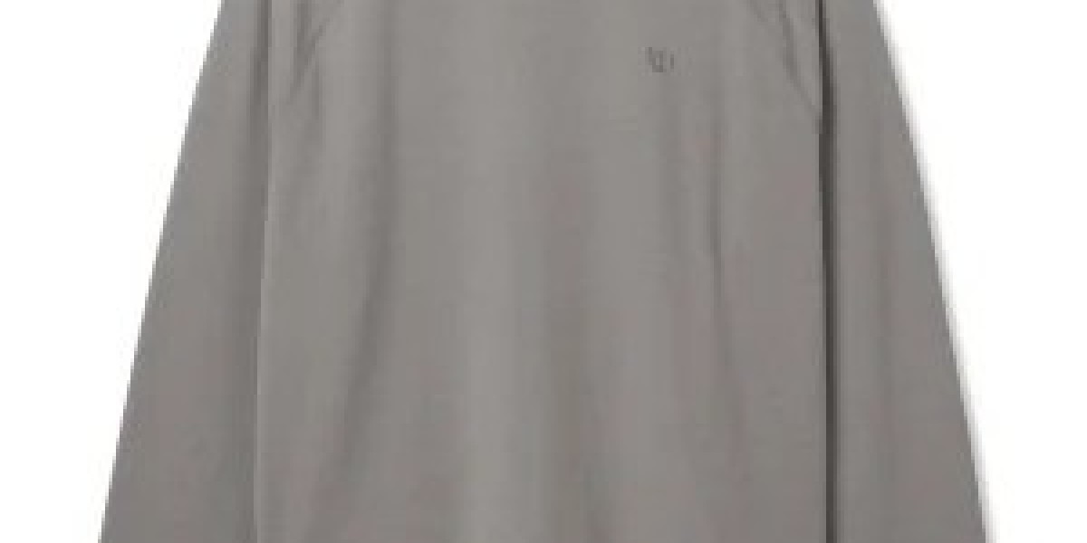 Explore Vuori Sweatshirts in USA Street Fashion