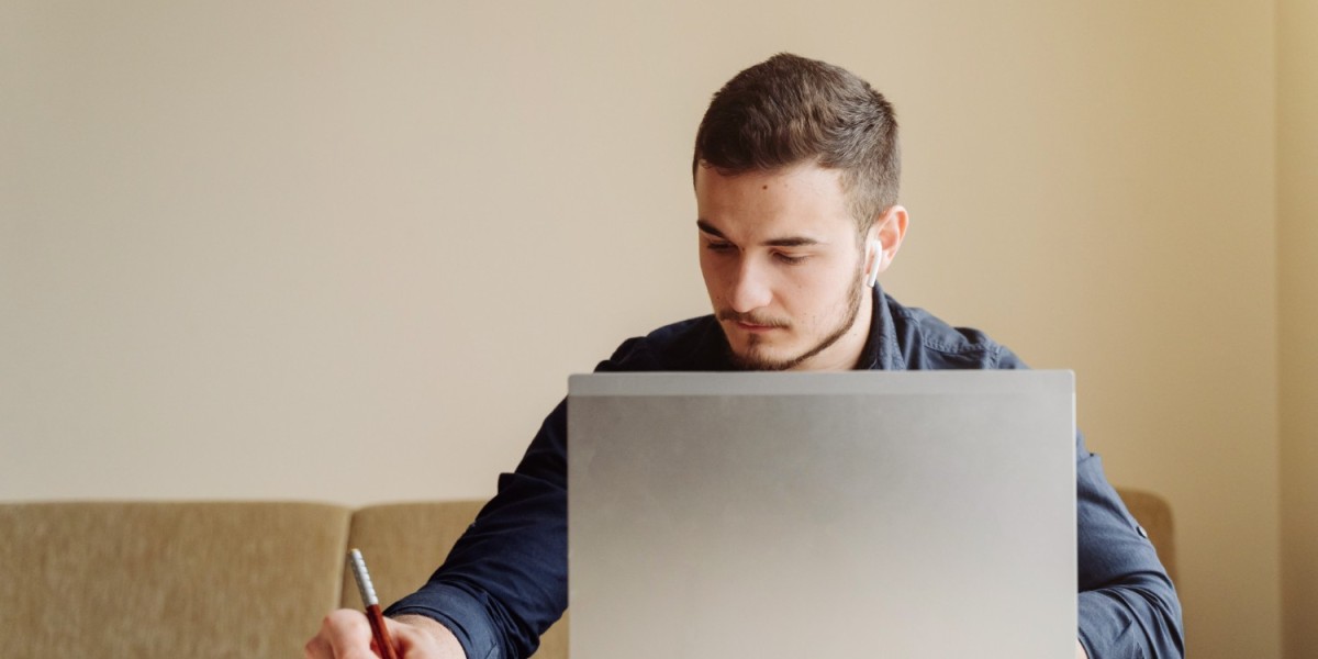 Too Busy to Study? Let an Expert Take Your Online Business Studies Class