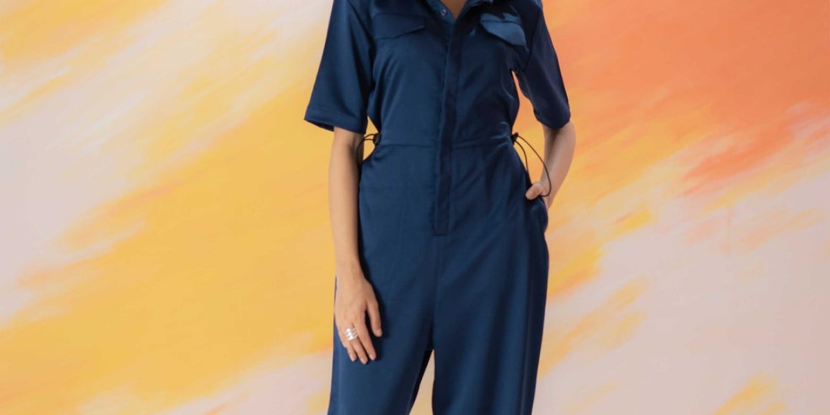 Blazer or Jumpsuit for Girls in Pakistan: Which Style Suits You Best?