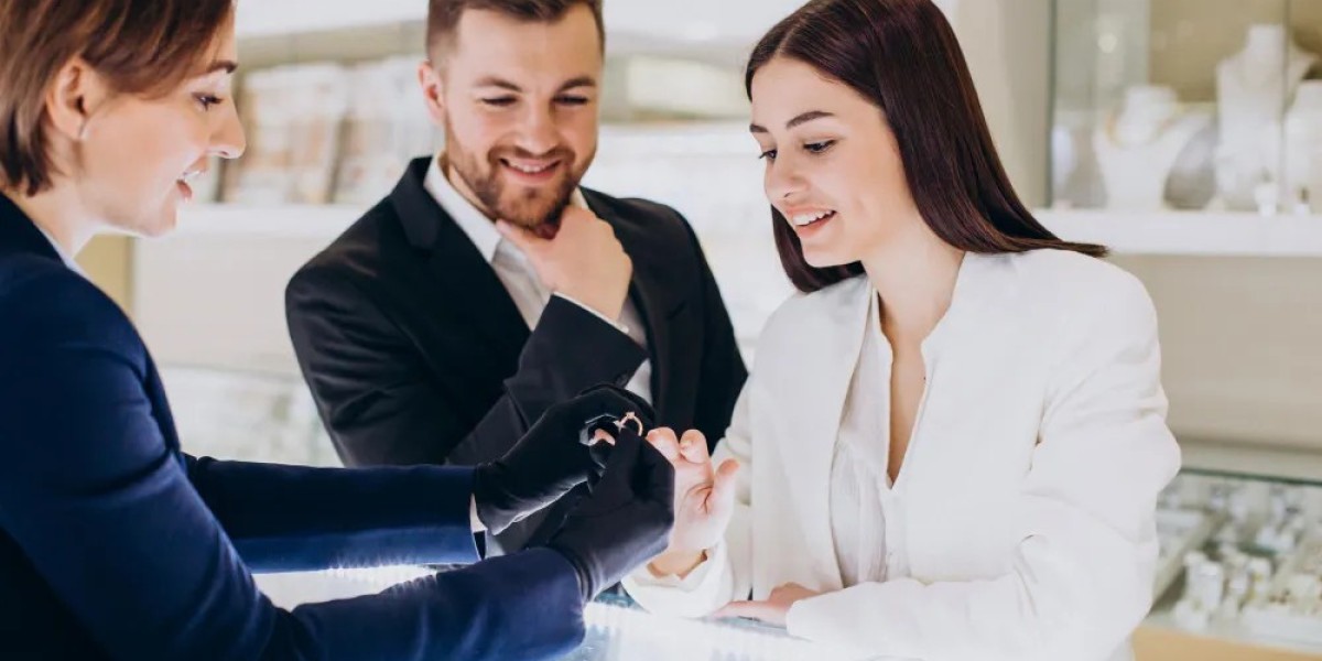 The Ultimate 4 Carat Diamond Earrings Guide & Insight into Diamond Producers for 4-Carat Stones