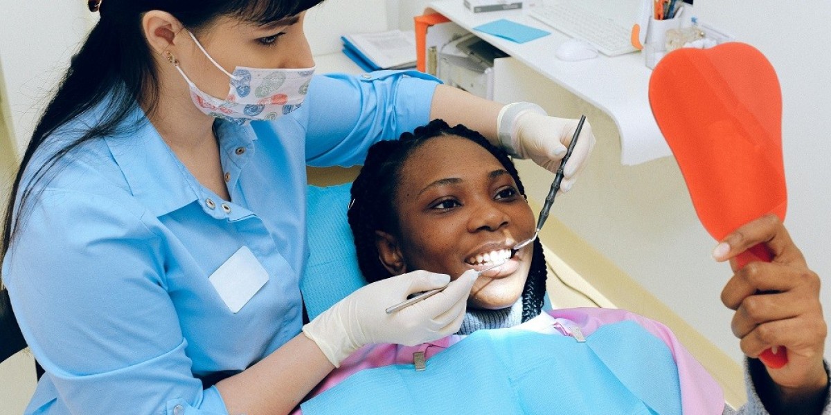 Cosmetic Dentists vs. General Dentists: What’s the Difference and Who Do You Need?