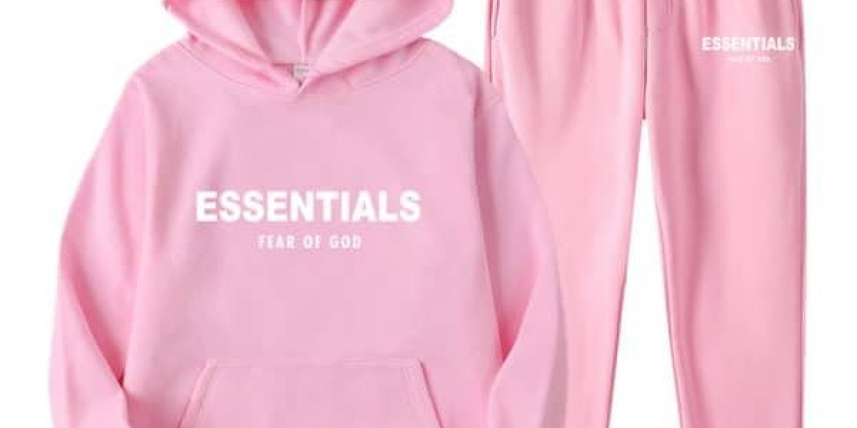 Essentials Hoodie – Classic Comfort for Everyday Street Style