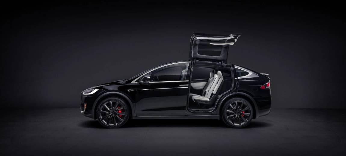 John Wayne Airport Chauffeured Car Service | Book Evousine Limo Service