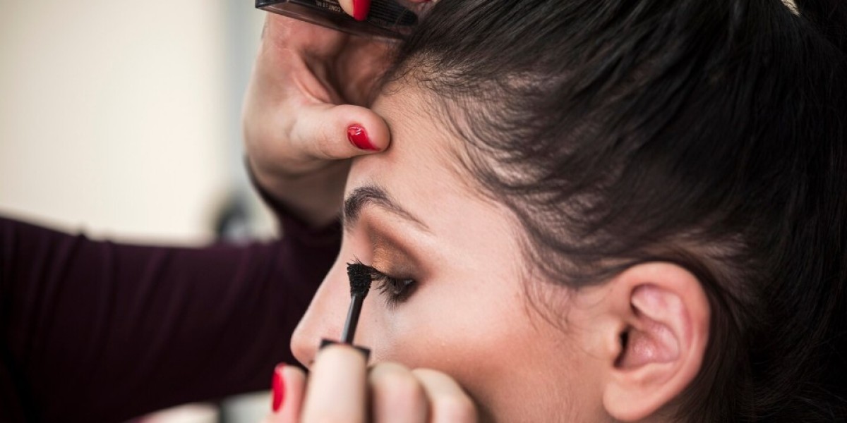 The Ultimate Guide to the Best Strip Lashes: Elevate Your Look with Eyelash Strips