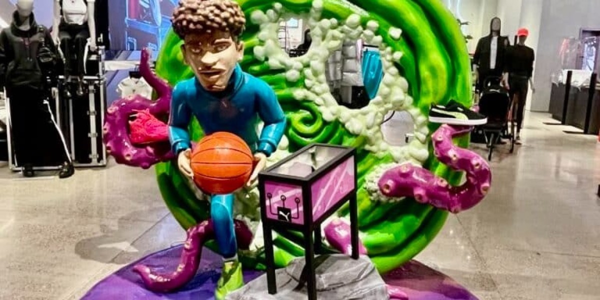 Event Signage with Large-Scale Props That Wow Audiences