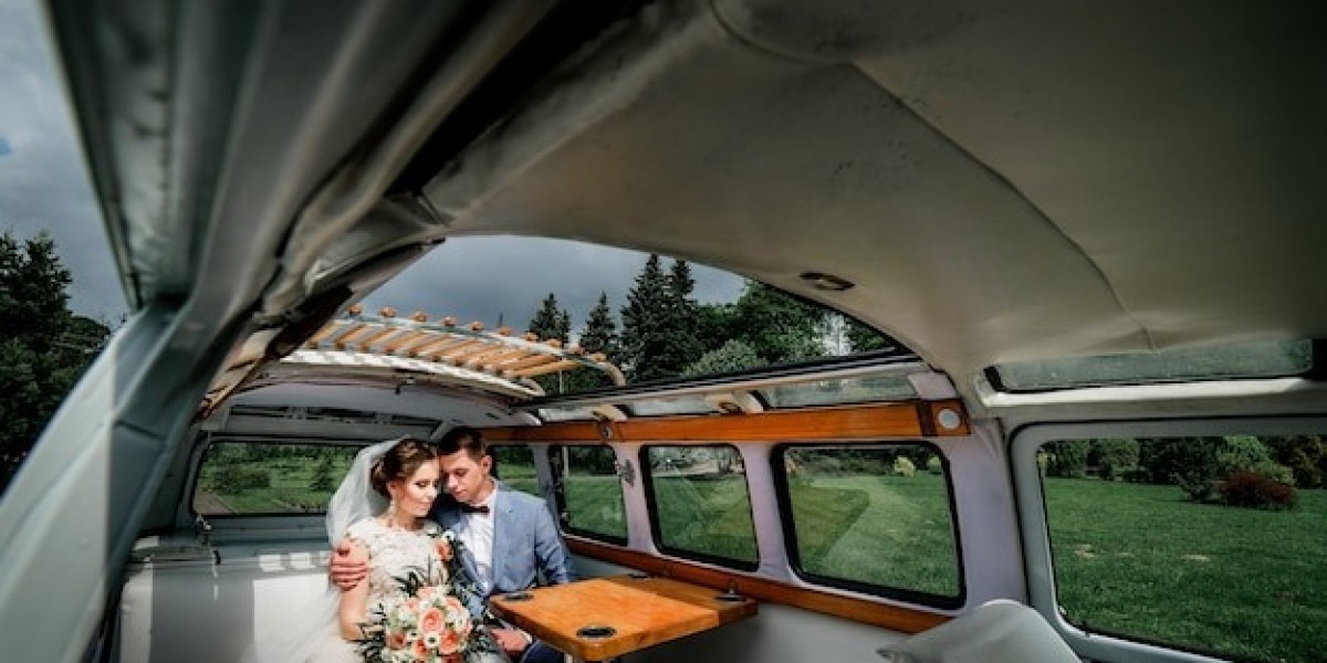 Wedding Shuttle Service: Stress-Free Travel for Brides and Grooms