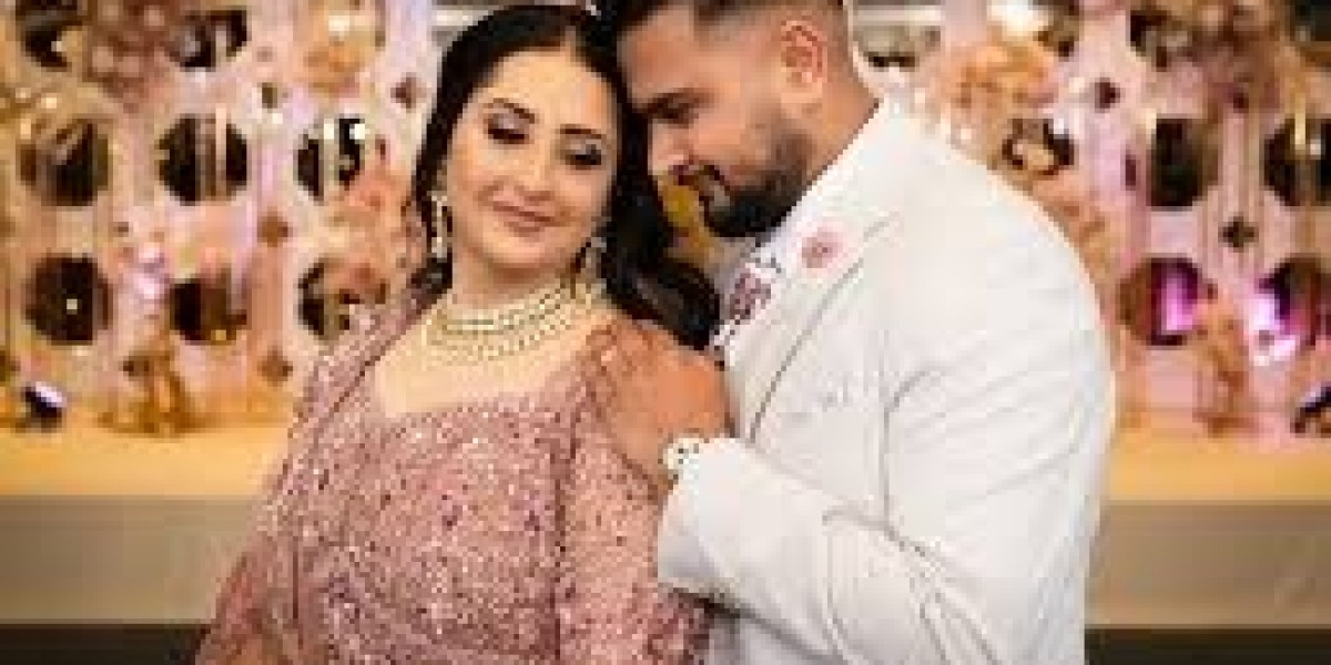 Catch the wonderful moments in pictures – Hire expert wedding photographers