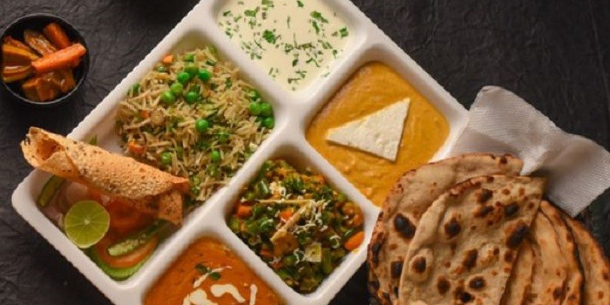 Tiffin Service vs. Home Cooking: The Ultimate Time-Saving Solution for Busy Professionals