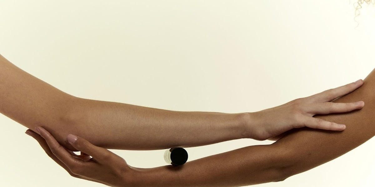 Skincare Essenziale: Meno Prodotti, Più Risultati con la Beauty Routine Minimalista