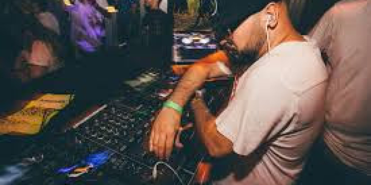 Hire a DJ M25 | Trusted, Affordable & Professional DJs for Parties