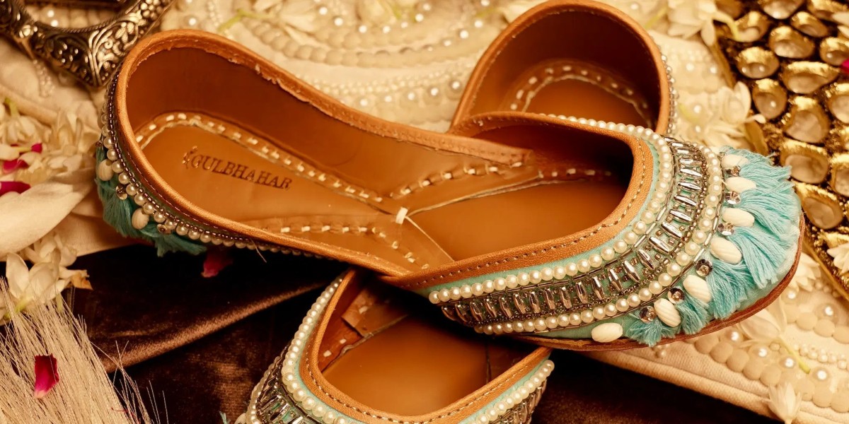 Best Jutti Designs for Bridesmaids in India