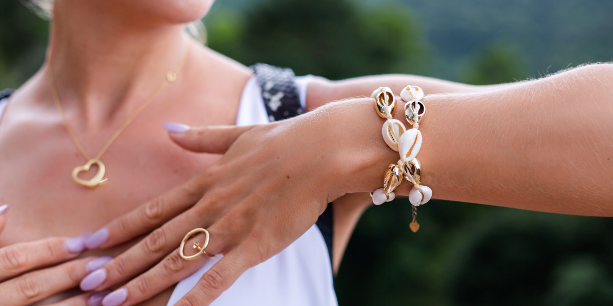 Bracelet Stacking: How to Mix Metals, Materials, and Meanings Without Overdoing It