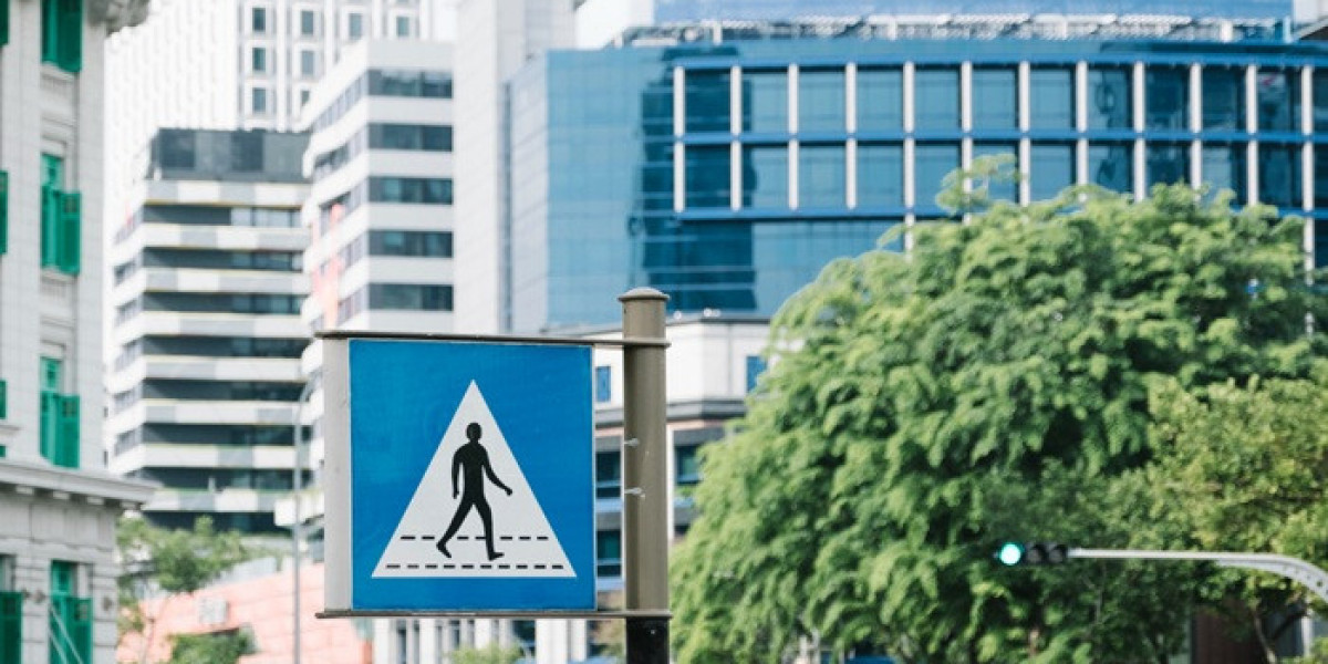 Outdoor Signs for Business in Toronto: Why Choosing the Right Sign Shop Matters