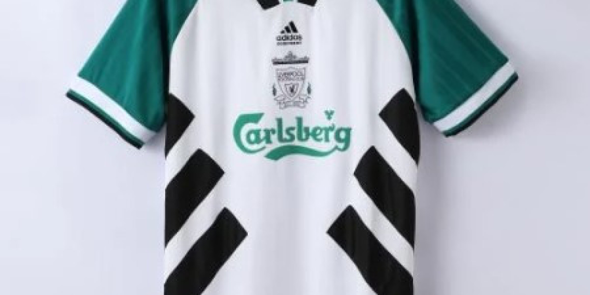 اكتشف قوة الانتماء مع تيشرت الاتحاد من Sport Touch – أناقة الأبطال تبدأ هنا