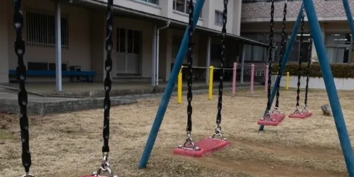 Global Pulse: A Glimpse into the Latest Fashion, World, and Business Trends