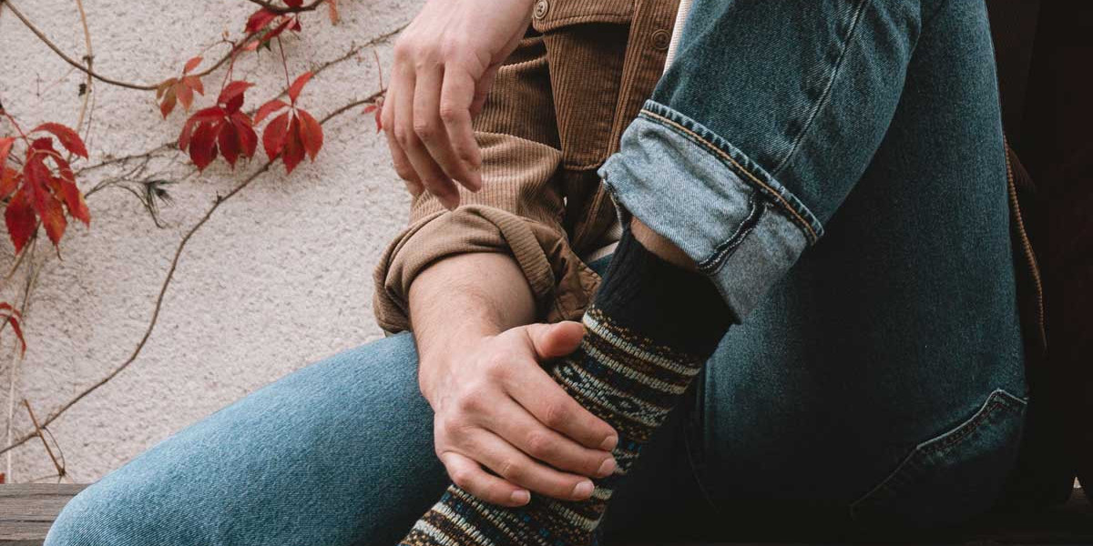 How the Mountain Socks Collection Combines Warmth & Style?