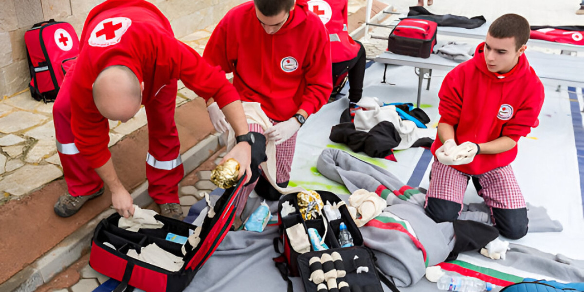 Heartsaver® CPR AED Training: The Complete Guide to CPR Certification, Skills, and Emergency   Readiness