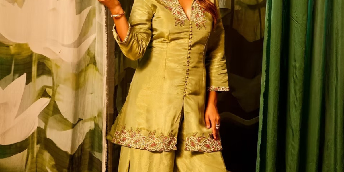 What styles does the Best Fashion Photographer in Delhi specialize in?