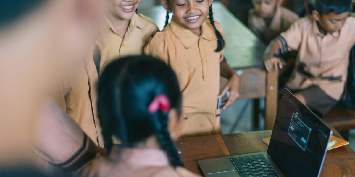 How the Dollar Rate Affects Laptop Prices in Pakistan