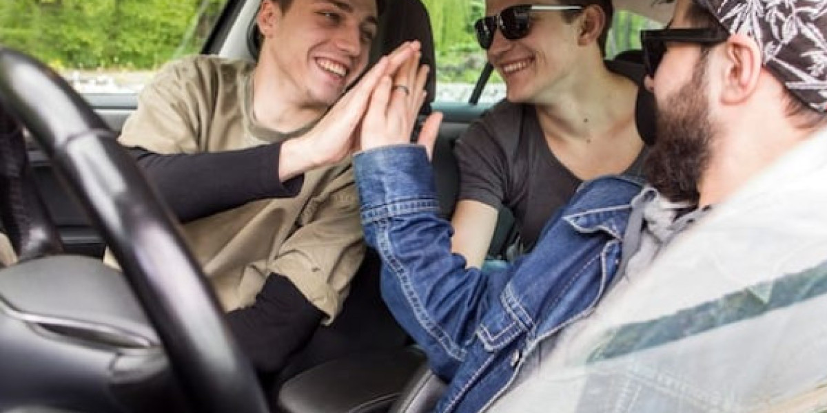 Celebrate in Style with a Birthday Party Limo: Luxury and Fun with Maklouren