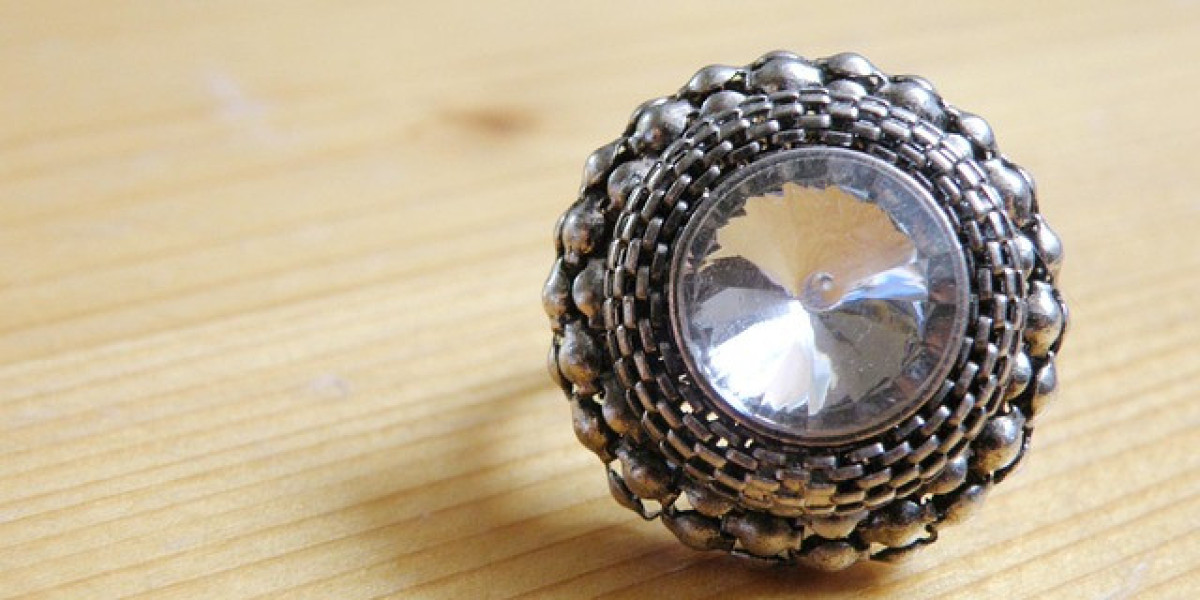 The Ultimate Guide to Premium Craftsmanship: How to Buy Silver Jewelry Online