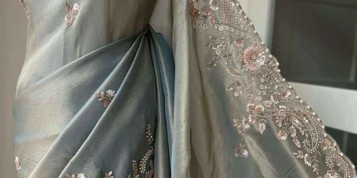 Discover The Magnificence of Heavy Work Saree At Gulbhahar