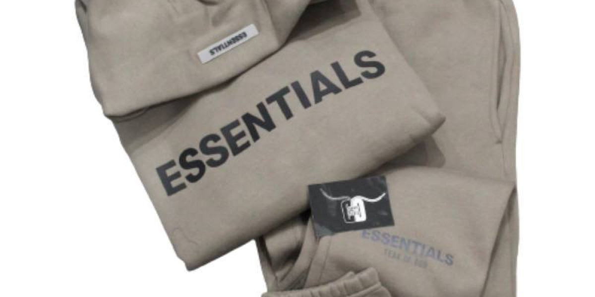 Essentials: Redefining Modern Streetwear Minimalism