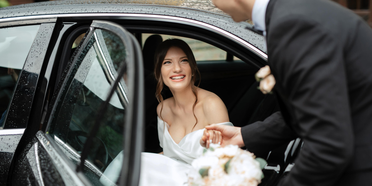 Vintage or Modern? Finding Your London Wedding Chauffeur Match