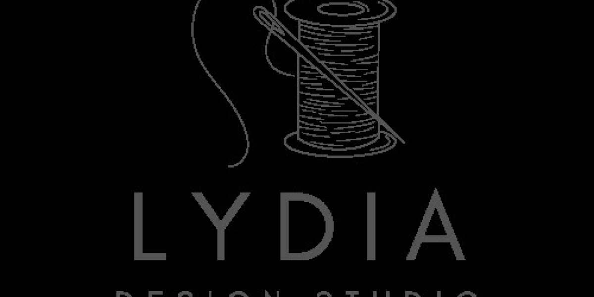 Difference Between a Sweater and a Sweatshirt: A Complete Style & Fabric Guide