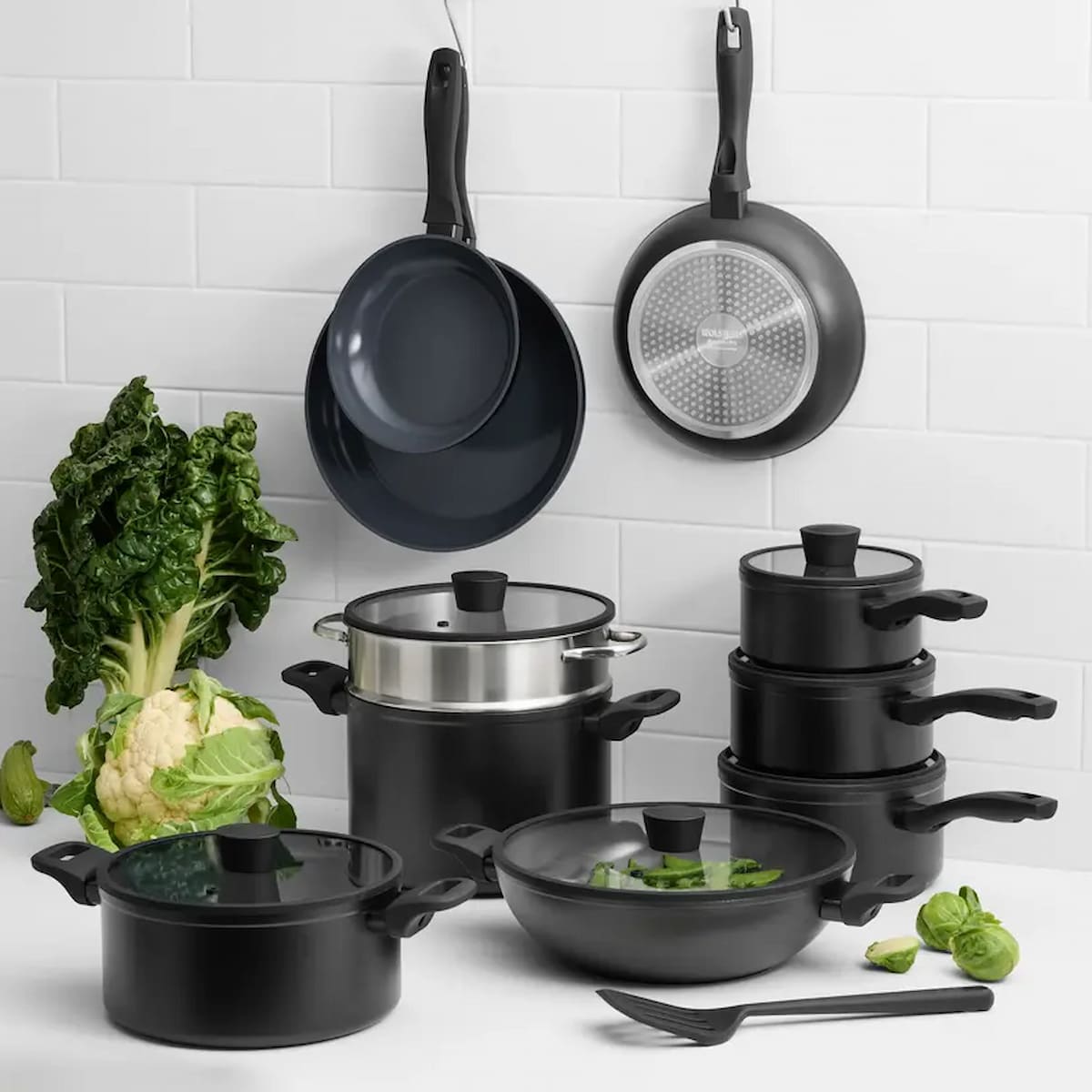 White vs Black Casserole Pots: Which One Is Better for Cooking and Serving? – Vibe Sphere