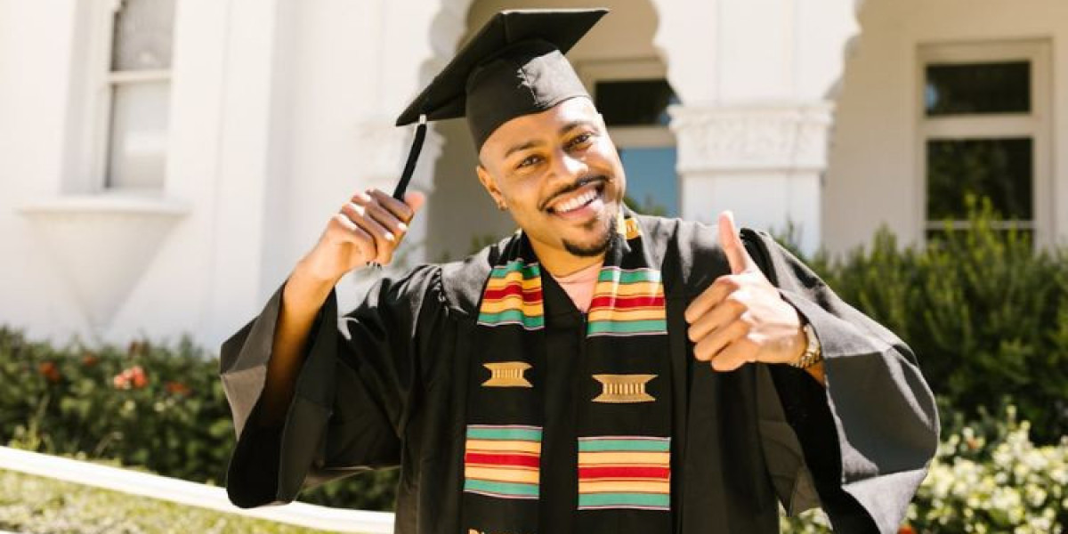 How to Choose the Perfect Kente Stole for Your Ceremony