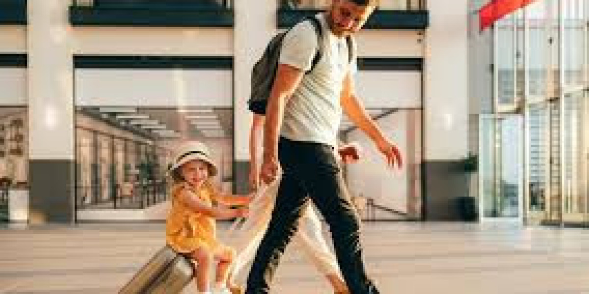 Travel Smart and Live Well: A Complete Guide to Packing, Budget Trips, Minimalism and Journaling