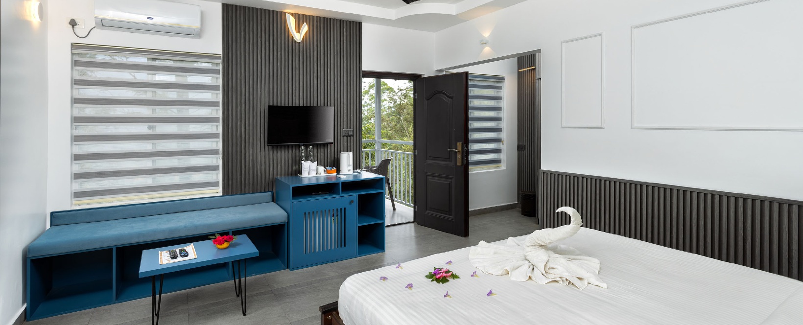 Premium Valley View Rooms A/C - Best View Resorts in Munnar