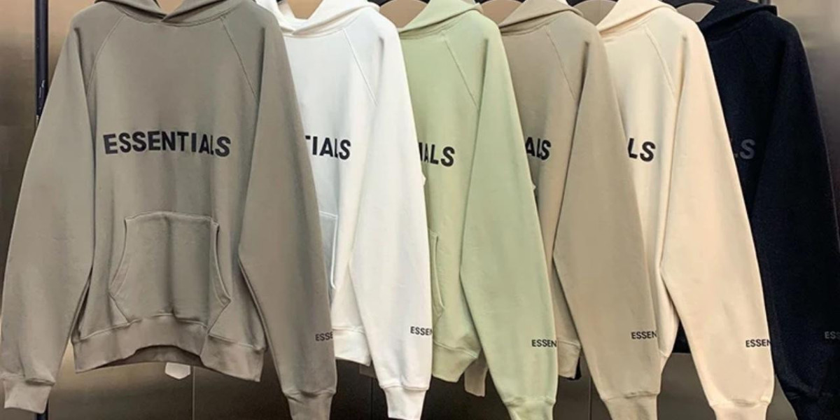 Essentials Hoodie Canada – Minimalist Look with Maximum Comfort