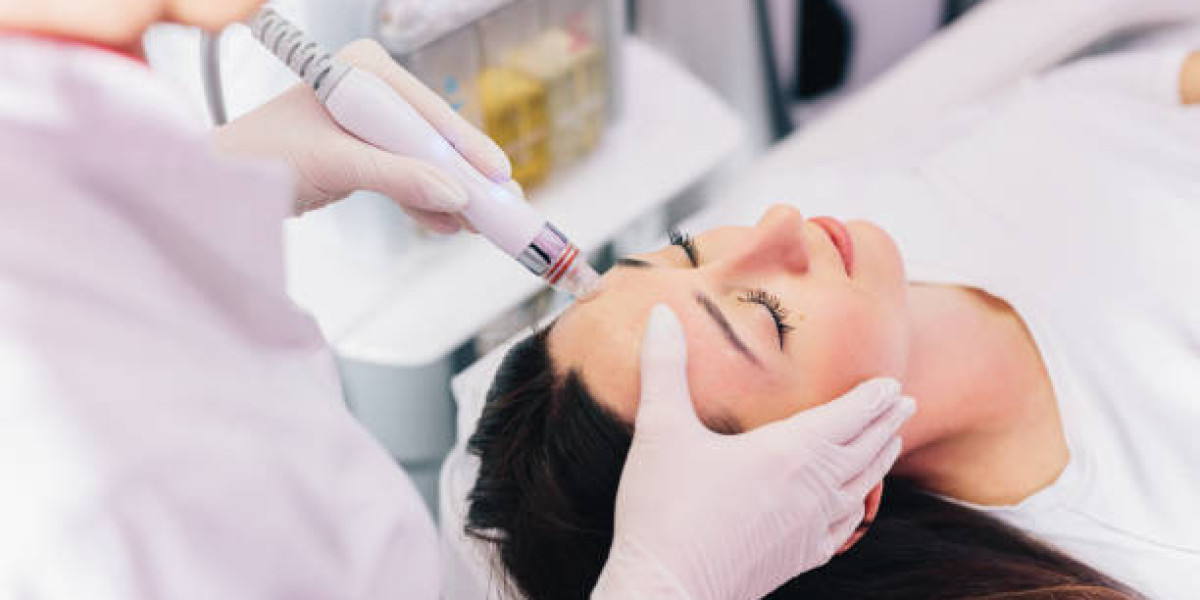 Customizing Your Hydrafacial in Riyadh Treatment for Riyadh's Climate Challenges