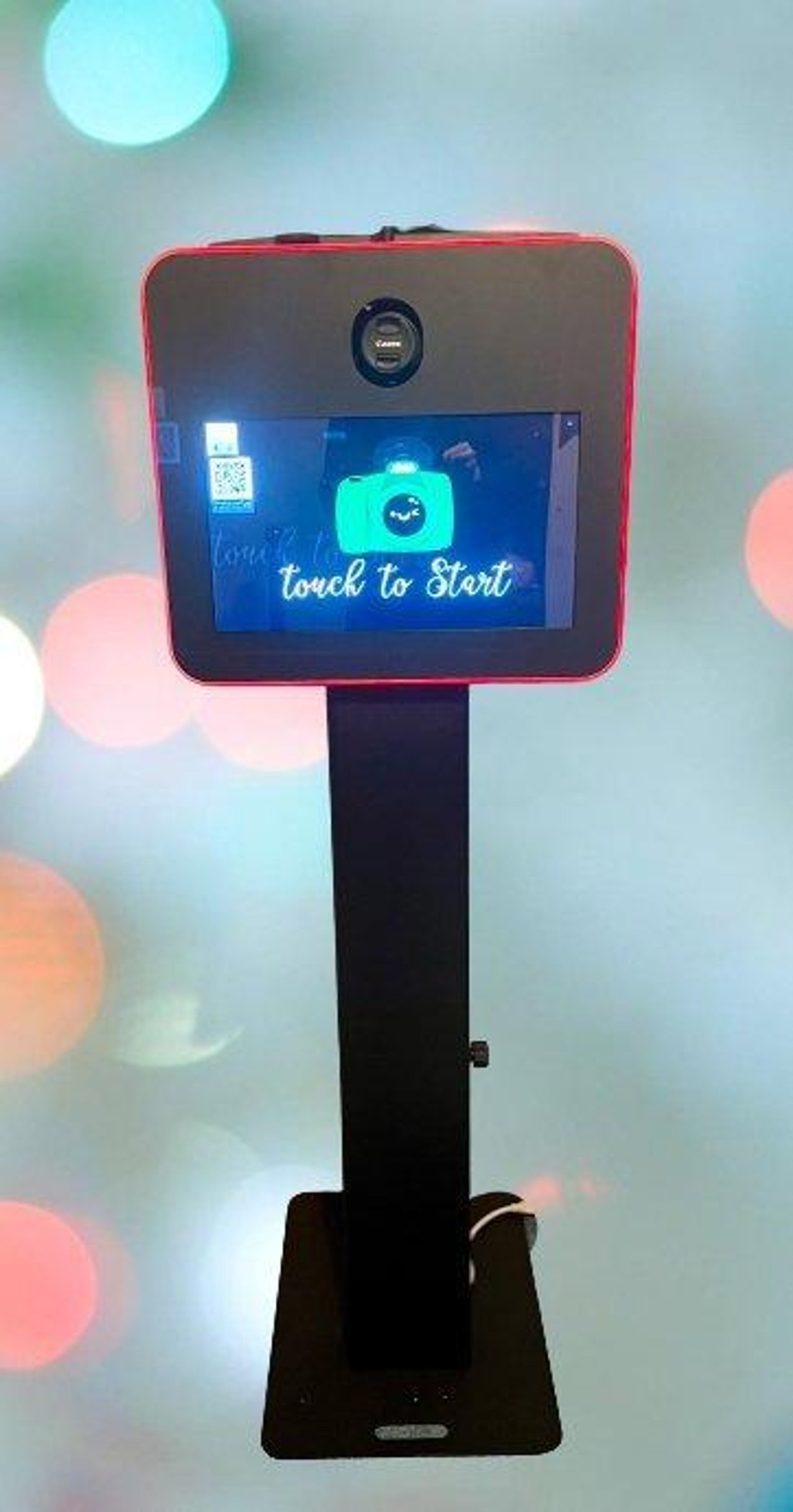 Are Photo Booth Rentals the Hottest Trend for Modern Weddings? | Articles | That's Groovy Photo Both LLC | Gan Jing World - Technology for Humanity | Video & Movie Streaming