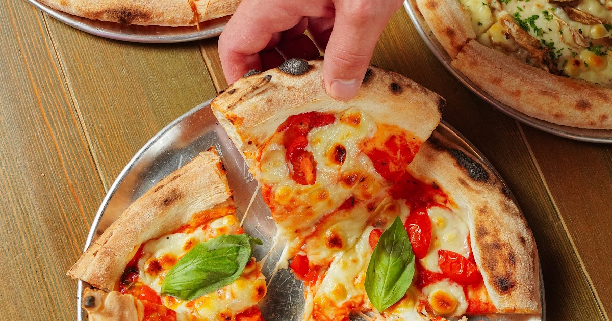 How and Where to Order Online Your Favorite Pizza in Glendale from a Premium Cafe or Bakery?
