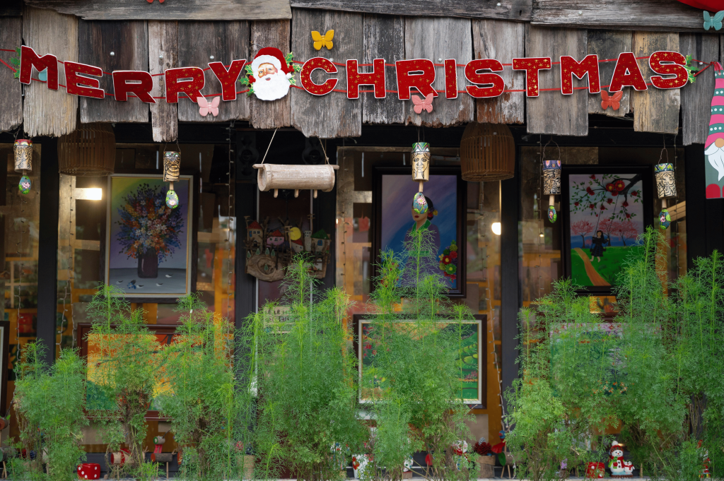 Why Every Business Needs Christmas Banners for Seasonal Promotions
