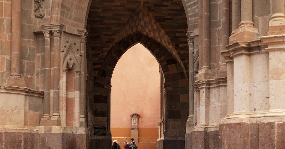 Delhi Local Sightseeing by Bus: 10 Iconic Places You Can Cover in a Day